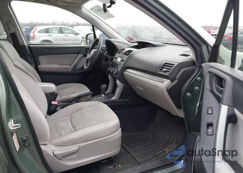 2015 Subaru Forester 2.5I Premium z USA, uszkodzony, nr VIN JF2SJADC6FH422348